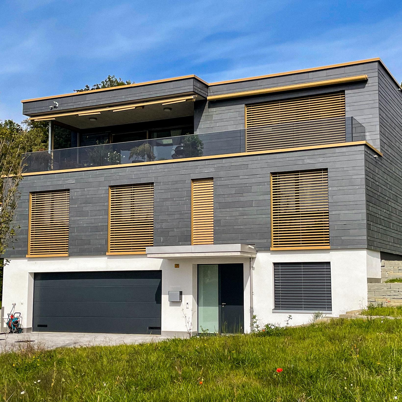 Bild von Naturschieferfassade für ein Einfamilienhaus